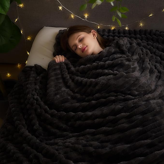 NEWCOSPLAY Super Soft King Blanket Grey Premium Silky Flannel Fleece 3D Ribbed Jacquard Lightweight Bed Blanket All Season Use (Grey Ribbed, King(90"x110"))