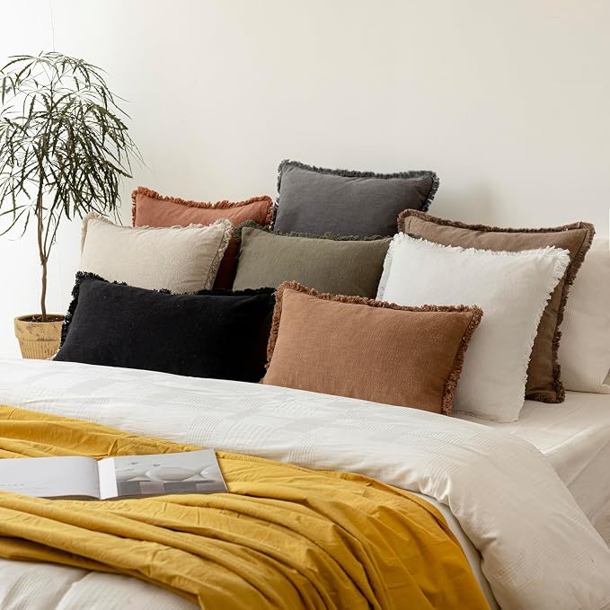 Foindtower Set of 2 Decorative Linen Fringe Throw Pillow Covers Cozy Boho Farmhouse Cushion Cover with Tassels Soft Accent Pillowcase for Couch Chair Sofa Bed Living Room Home Decor,18×18 Inch,Black