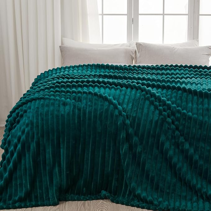 NEWCOSPLAY Super Soft Queen Blanket Dark Teal Premium Silky Flannel Fleece 3D Ribbed Jacquard Lightweight Bed Blanket All Season Use (Dark Teal Ribbed, Queen(90"x90"))