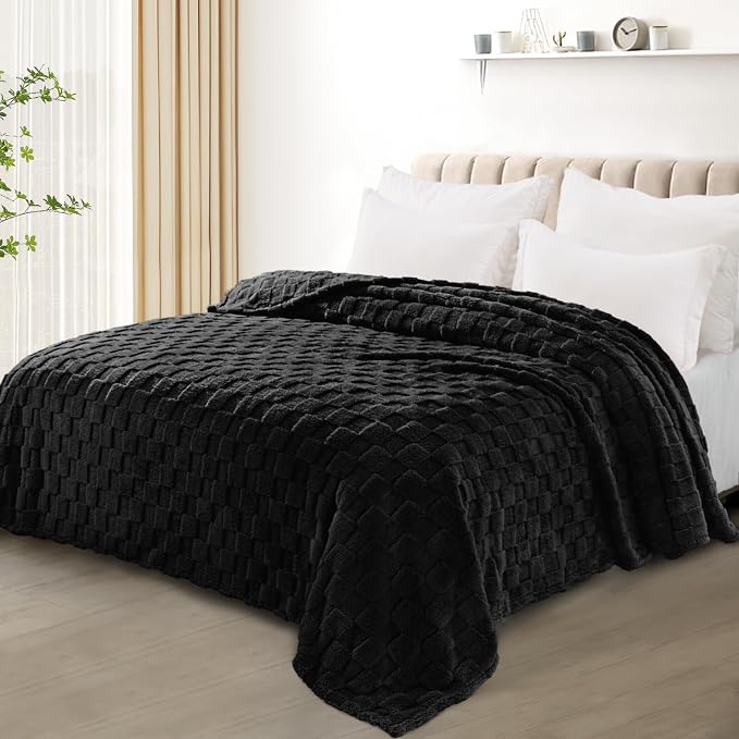 Exclusivo Mezcla 3D Checkered Fleece King Blanket for Bed, Black | Super Soft and Cozy Fluffy Blanket, Lightweigh and Breathable Blanket for Living Room, Bedroom, Decor, All Season, 104"x90"