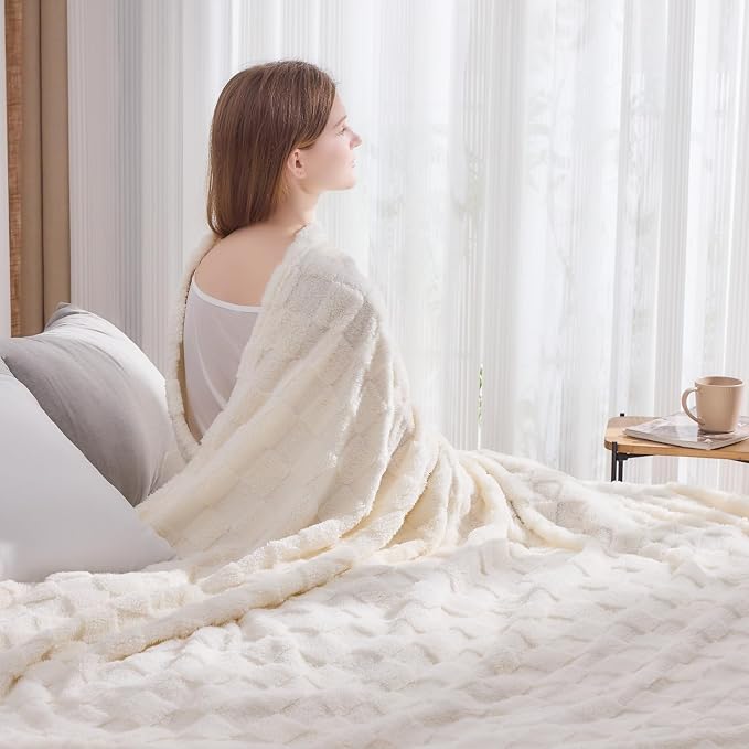 NEWCOSPLAY 3D Checkered Flannel Twin Blanket, Ivory Checkered, 60"x80" | Super Soft Cute Lightweight Decorative Premium Silky Fleece Blanket for Couch Sofa Bed, Gift for Women Men, All Season Use