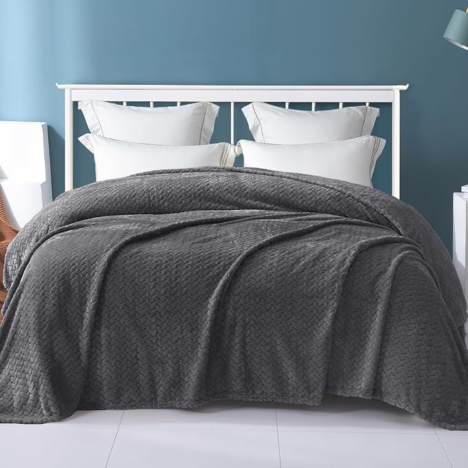 Exclusivo Mezcla Soft Fleece Bed Blanket King Size, 90”x104”, Dark Grey | Cozy Fluffy Lightweight Blankets for Summer, Decorative Plush Flannel Throws for Living room, Bedroom with Leaves Pattern