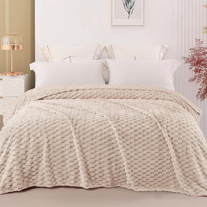 Exclusivo Mezcla 3D Fleece California King Blanket for Bed, Camel | Oversized Soft Fuzzy Plush Lightweight Bed Blankets, Cozy Fluffy Decorative Blankets for All Seasons, 120x120 Inches