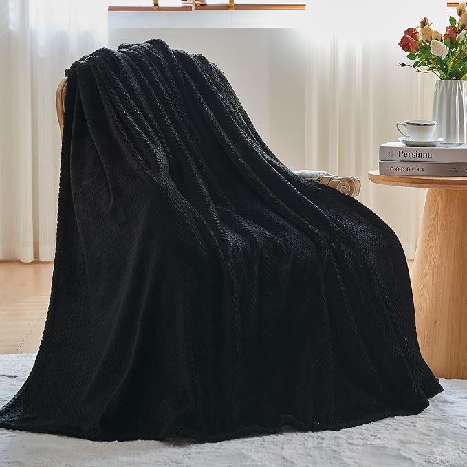 NEWCOSPLAY Fleece Leaves Pattern King Blanket, Black, 90"x110" | Super Soft Throw Blanket, Lightweight Cozy Bed Sofa Blanket, Premium Silky Flannel Fleece, Travel Blanket for All Season Use