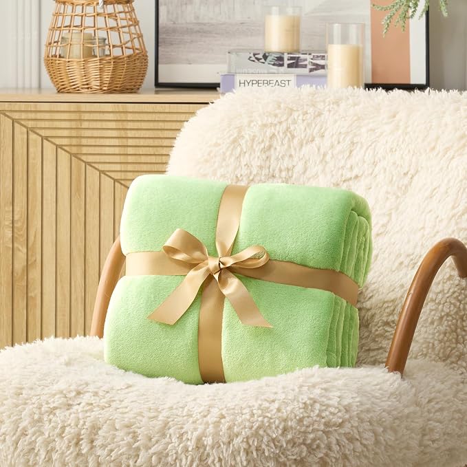 Hansleep King Grass Green Fleece Blanket, Soft Flannel Bed Blanket | Fuzzy Cozy Blanket 90x108 Inches, Multi-use for Bed, Sofa, Couch, Travel, Camping, All Season Warm Lightweight Cover