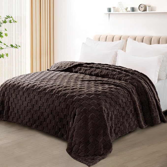 Exclusivo Mezcla 3D Checkered Fleece Queen Blanket for Bed, Coffee | Super Soft and Cozy Fluffy Blanket, Lightweight, Breathable, Decorative Blanket for Living Room, Bedroom, All Season, 90"x90"