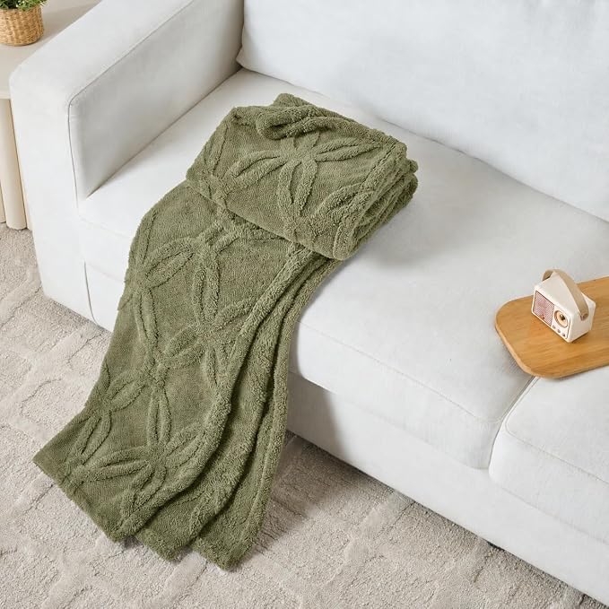 Green Throw Blanket - Soft & Fluffy Fleece, Cute & Aesthetic, Perfect for Sofa, Couch, Chair, Bed, Living Room & Bedroom, All-Season Use, Plush & Cozy Decorative 50x60 Inch Blanket