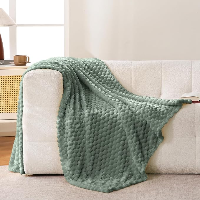 Bnuitland Sage Green Flannel Throw Blanket (50X70 inches), 300 GSM Fleece Cozy Warm Soft Home Decor Lightweight Bed Sofa Blanket for Adults, Suitable for All Seasons.