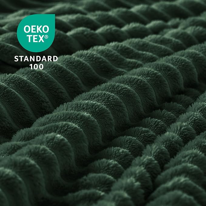 BEDELITE 3D Ribbed Emerald Green Fleece Throw Blanket for Couch, 50x60 Inch | Soft Warm Decorative Fluffy Blanket, Cozy Plush Lightweight Fuzzy Throw Blanket for Bed Sofa Home Room Decor, Gift for Women