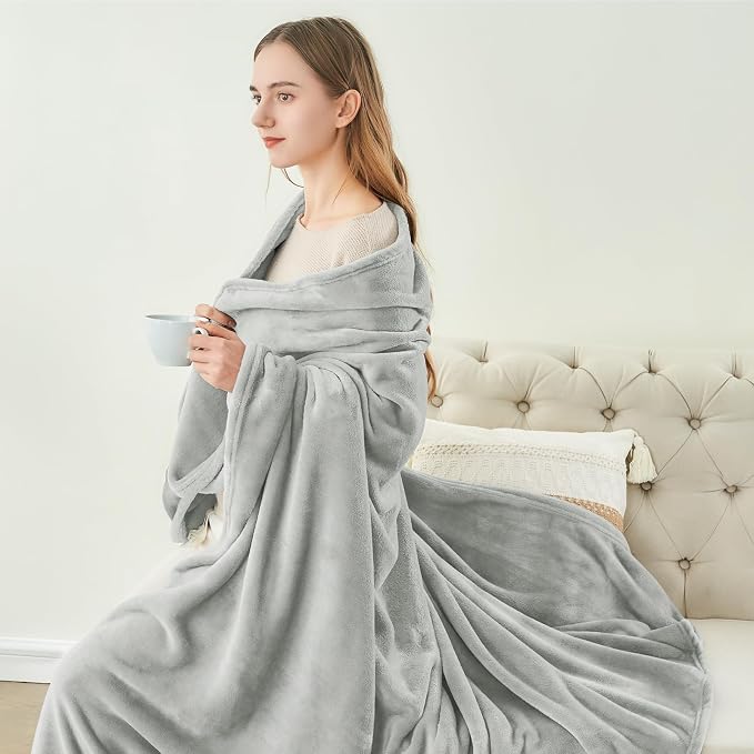 BEDELITE Fleece Blanket Soft Plush Throw for Couch Light Grey 50"x60" | Ultra Soft Fleece, Plush Microfiber, Lightweight Warmth, All Season Comfort, Fade Resistant, Machine Washable, Couch Sofa Bed