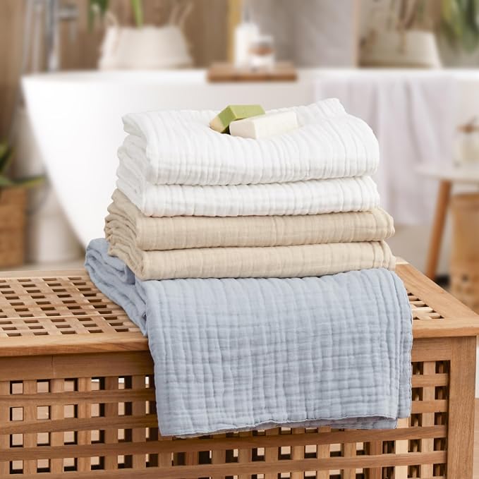Love's cabin 100% Cotton Muslin Blanket, 6 Layer Lightweight Breathable Gauze Queen Size Blanket 90 x 90 Inches, Soft All Season Blanket for Bed, White