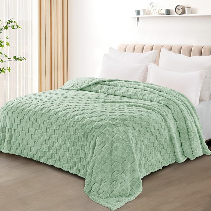 Exclusivo Mezcla 3D Checkered Fleece Twin Blanket for Bed, Sage Green | Super Soft and Cozy Fluffy Bed Blanket, Cute Fuzzy Blanket for Teens Back to School, Dorm Essentials, All Season, 60"x80"