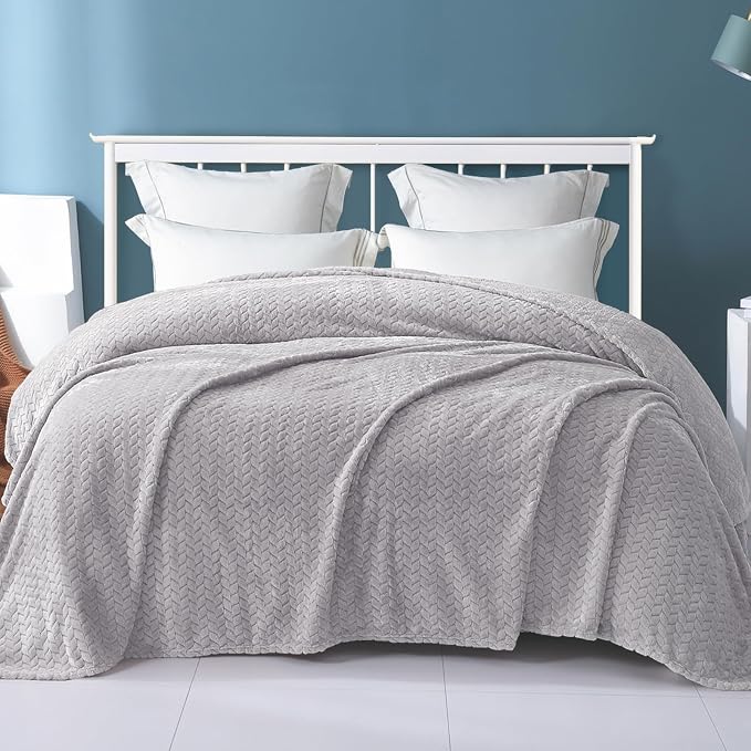 Exclusivo Mezcla Soft Fleece Bed Blanket Twin Size, 60”x80”, Light Grey | Cozy Fluffy Lightweight Blankets for Summer, Decorative Plush Flannel Throws for Living room, Bedroom with Leaves Pattern