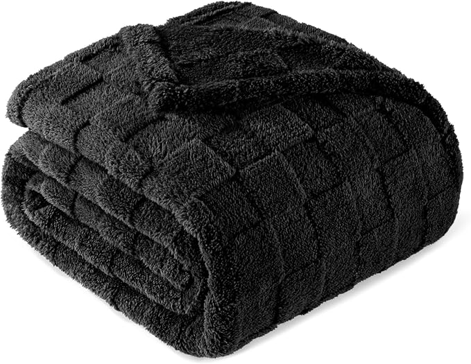 Exclusivo Mezcla 3D Checkered Fleece King Blanket for Bed, Black | Super Soft and Cozy Fluffy Blanket, Lightweigh and Breathable Blanket for Living Room, Bedroom, Decor, All Season, 104"x90"