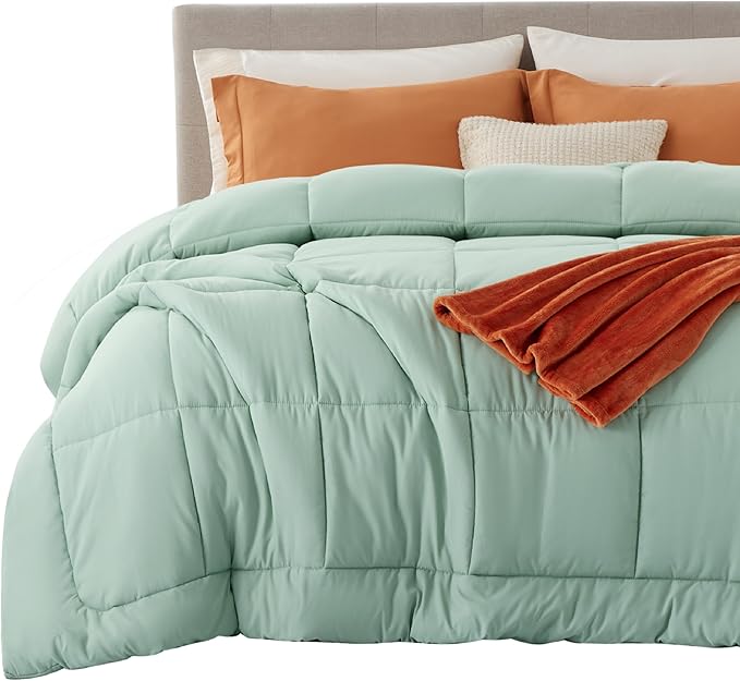 Bedsure Comforter Duvet Insert - Quilted Comforters King Size, All Season Duvet, GentleSoft Down Alternative Bedding, with 8 Tabs, Gifts for Women/Men, Sage Green, King 90 x 102 Inches