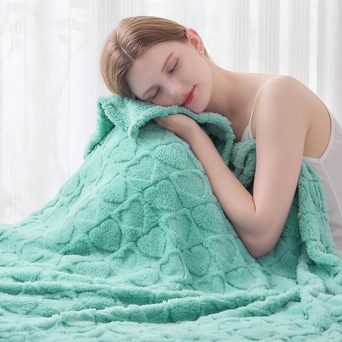 NEWCOSPLAY 3D Heart Checkered Flannel Throw Blanket, Sage Green, 50"x70" | Super Soft Cute Lightweight Decorative Premium Silky Fleece Blanket for Couch Sofa Bed, Gift for Women Men, All Season Use