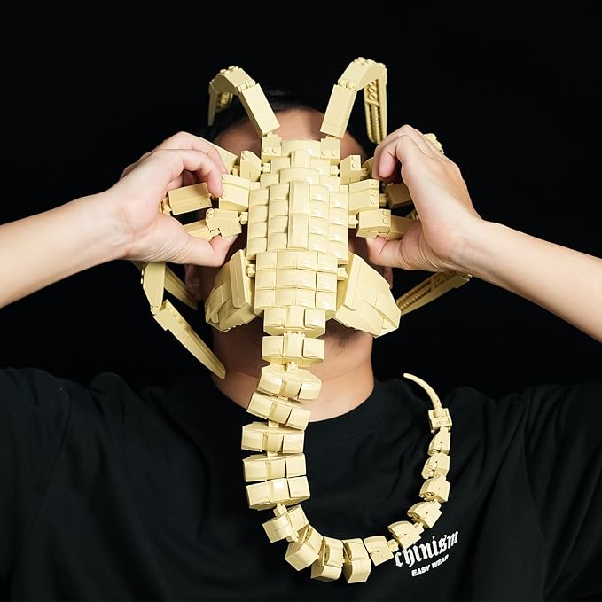 Xenomorph Facehugger Action Figure Building Kit Compatible with Lego,Cool Halloween Horror Toys for Adults and Boys 8-14 Years up 572 pcs
