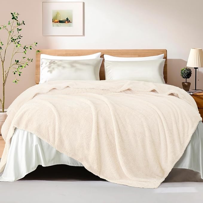 Exclusivo Mezcla Fleece Bed Blankets King Size for Bed, 90" x 104" | Super Soft and Cozy Fluffy Blanket for Women, Lightweight and Fuzzy Large Blanket for Bedroom , All Season, White