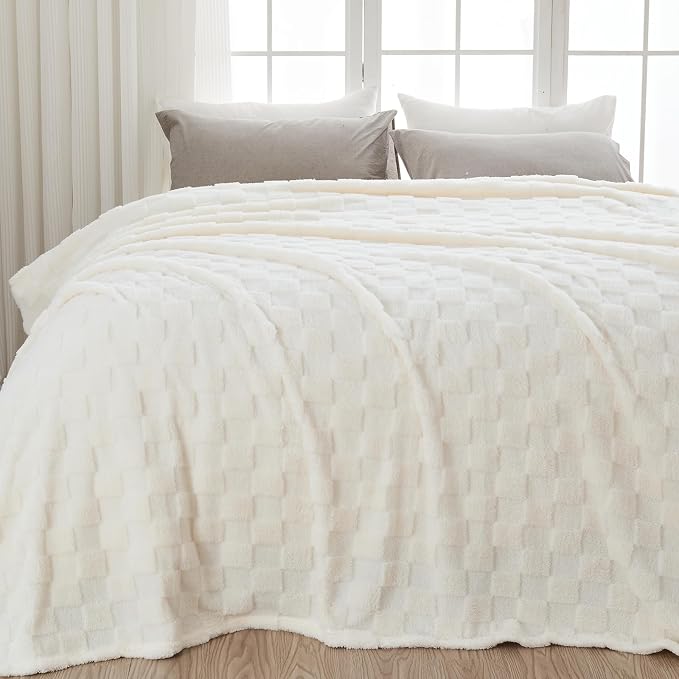 NEWCOSPLAY 3D Checkered Flannel Queen Blanket, Ivory Checkered, 90"x90" | Super Soft Cute Lightweight Decorative Premium Silky Fleece Blanket for Couch Sofa Bed, Gift for Women Men, All Season Use