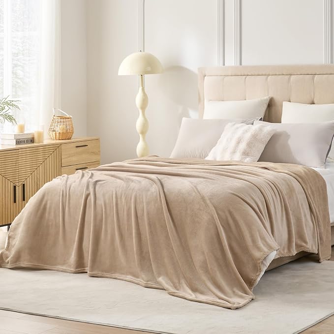 Hansleep Throw Light Camel Fleece Blanket, Soft Flannel Bed Blanket | Fuzzy Cozy Blanket 50x60 Inches, Multi-use for Bed, Sofa, Couch, Travel, Camping, All Season Warm Lightweight Cover