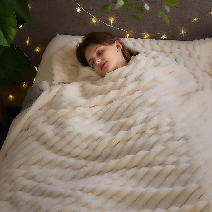 NEWCOSPLAY Super Soft King Blanket Ivory Premium Silky Flannel Fleece 3D Ribbed Jacquard Lightweight Bed Blanket All Season Use (Ivory Ribbed, King(90"x110"))