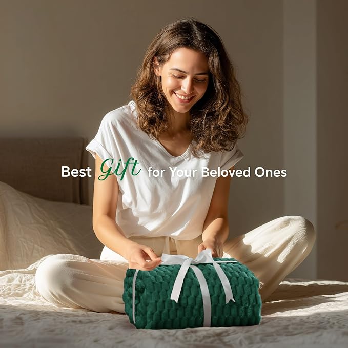 BEDELITE Dark Green Throw Blanket for Couch, Soft Gifts for Women, 50 * 60 | 3D Jacquard Decorative Fleece Blanket, Super Soft Plush Throws, Cute Birthday Gift for Women & Men, Suitable for All Seasons