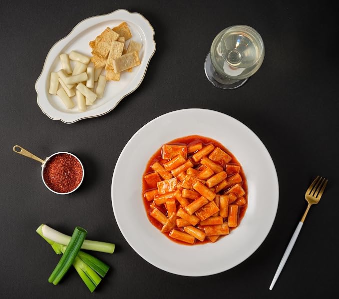 BBOM Instant Korean Tteokbokki Pouch – Sweet & Spicy Street Food – Easy and Convenient Preparation – Includes Tray, Rice Cakes & Powder Sauce, 3 Flavors_5.19oz (147g) x 2ea (Sweet)