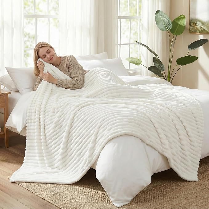 HIMEET Off White King Blanket for Bed, 300GSM Ribbed Fleece, 108 x 90 in | Ultra Soft Flannel, All-Season Lightweight Warmth, Generous Bed Coverage & Home Decor, Gift for Men & Women, Machine Washable