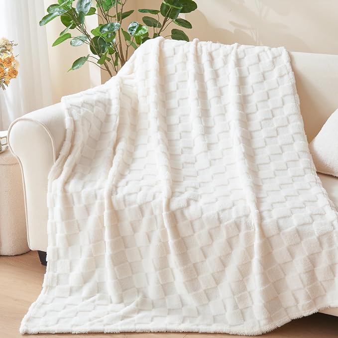 NEWCOSPLAY 3D Checkered Flannel Queen Blanket, Ivory Checkered, 90"x90" | Super Soft Cute Lightweight Decorative Premium Silky Fleece Blanket for Couch Sofa Bed, Gift for Women Men, All Season Use