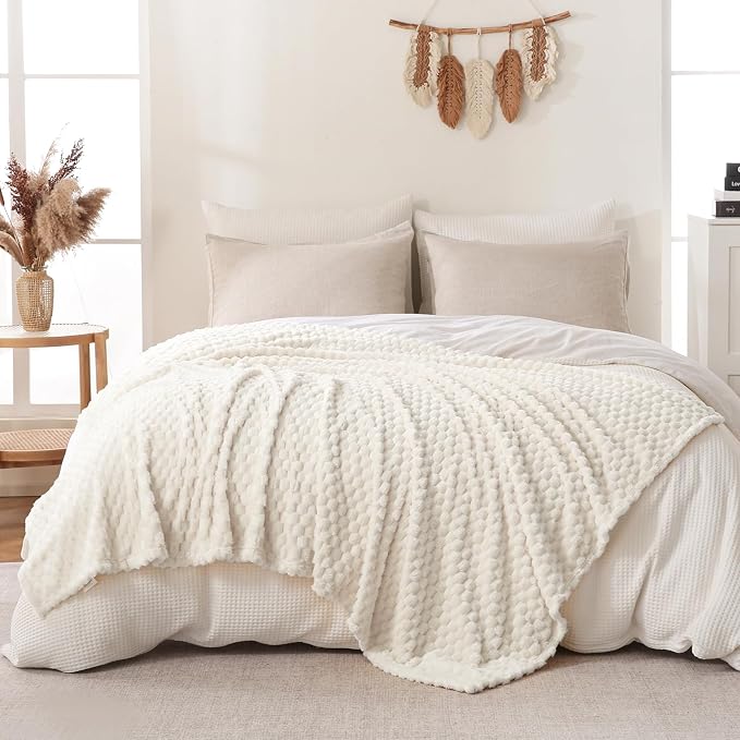Bnuitland Ivory Flannel Throw Blanket (50X70 inches), 300 GSM Fleece Cozy Warm Soft Home Decor Lightweight Bed Sofa Blanket for Adults, Suitable for All Seasons.