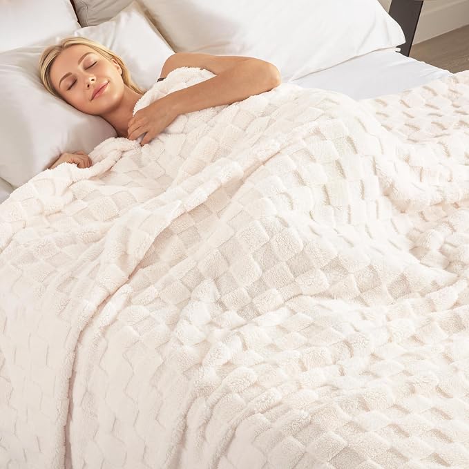 Exclusivo Mezcla 3D Checkered Fleece Queen Blanket for Bed, Ivory | Super Soft and Cozy Fluffy Blanket, Lightweight, Breathable, Decorative Blanket for Living Room, Bedroom, All Season, 90"x90"