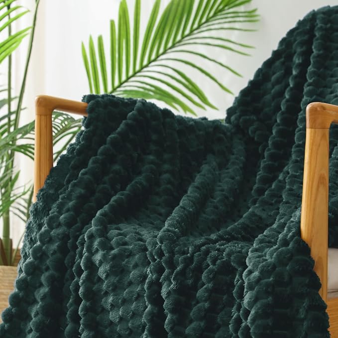 Exclusivo Mezcla 3D Fleece California King Blanket for Bed, Forest Green | Oversized Soft Fuzzy Plush Lightweight Bed Blankets, Cozy Fluffy Decorative Blankets for All Seasons, 120x120 Inches