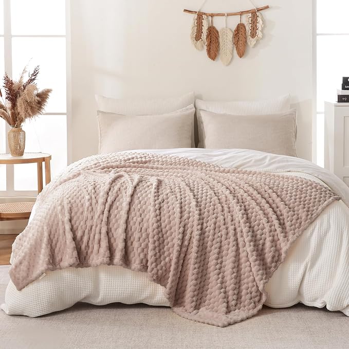 Bnuitland Light Brown Flannel Throw Blanket (50X40 inches), 300 GSM Fleece Cozy Warm Soft Lightweight Bed Sofa Blanket for Babys and Pets, Suitable for All Seasons