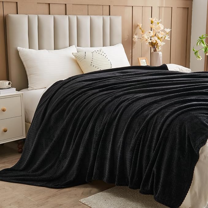 NEWCOSPLAY Fleece Leaves Pattern King Blanket, Black, 90"x110" | Super Soft Throw Blanket, Lightweight Cozy Bed Sofa Blanket, Premium Silky Flannel Fleece, Travel Blanket for All Season Use