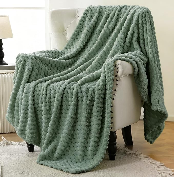 Bnuitland Sage Green Flannel Throw Blanket (50X40 inches), 300 GSM Fleece Cozy Warm Soft Lightweight Bed Sofa Blanket for Babys and Pets, Suitable for All Seasons