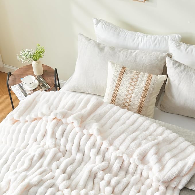 NEWCOSPLAY Super Soft King Blanket Ivory Premium Silky Flannel Fleece 3D Ribbed Jacquard Lightweight Bed Blanket All Season Use (Ivory Ribbed, King(90"x110"))