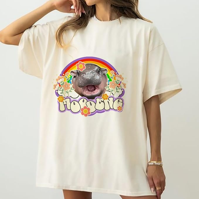 YOUNG GREEN Moo Deng Cute Sweatshirt Moo Deng Bouncy Pig T-Shirt The Cute Baby Hippo Sweatshirt Gift For Womens
