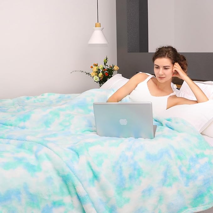 Fleece Blanket Green Throw Blanket - 300GSM Throw Blanket for Couch Soft Fuzzy Plush Cozy Blankets, Spring Home Decor
