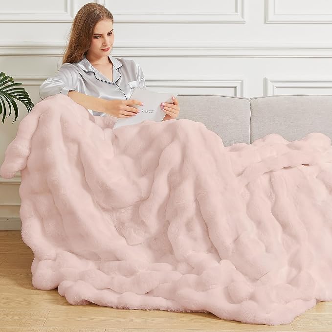ORINOVA Pink Cozy Faux Fur Twin Blanket for Living Room Bedroom 60x80 Thick Ultra Soft Fuzzy Throw Blanket Fluffy Furry Bed Comforter Home Gifts 860 GSM