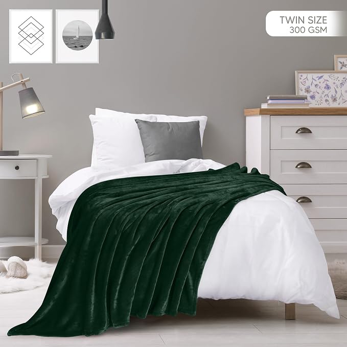 Utopia Bedding Soft Fleece Bed Blanket Twin Size Forest Green (60x80 Inch) | Microfiber Plush Warm Lightweight Breathable Cozy Blanket Anti-Static, All Season Use, Gift for Women and Men