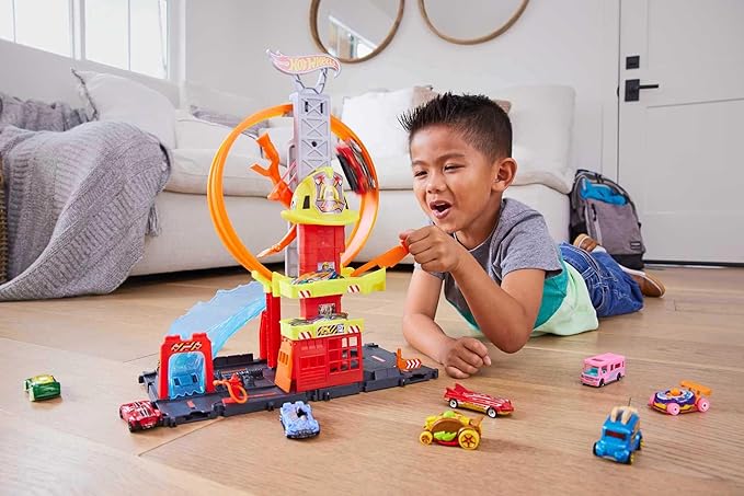 Hot Wheels City with 1 Toy Car, Kid-Powered Elevator, Water-Like Ramp, Track-Play Features, Connects to Other Sets, Fire Station with Super Loop (Amazon Exclusive)