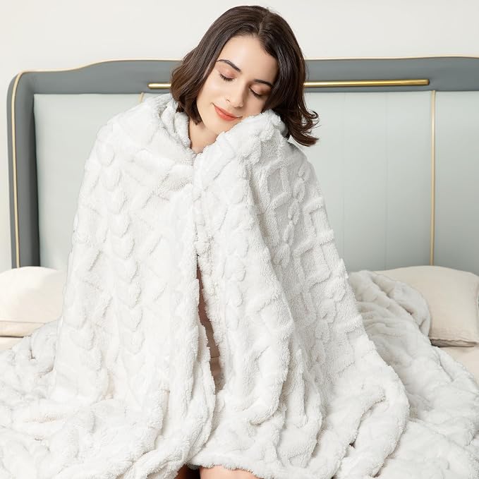 Aganear Fleece Throw Blanket for Couch Sofar 50"x60" White | Lightweight Fuzzy Throw,Warm Gift for Women,Christmas,Housewarming,Soft,Boho Design for Room Home Decor,All-Season Use