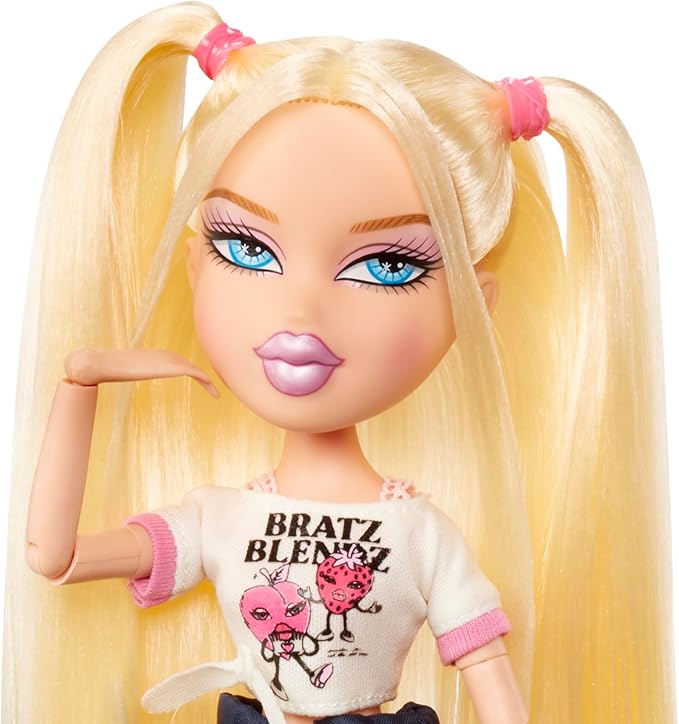 Bratz Stylin' Cloe Fashion Doll with Customizable T-Shirt for You and Accessories
