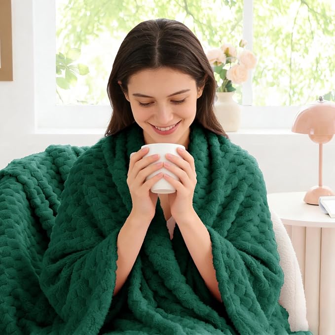 BEDELITE Dark Green Twin Blanket for Couch, Soft Cozy Gift for Women, 60*80 | 3D Jacquard Decorative Fleece Blanket, Super Soft Plush Throws, Cute Birthday Gift for Women & Men, Suitable for All Seasons
