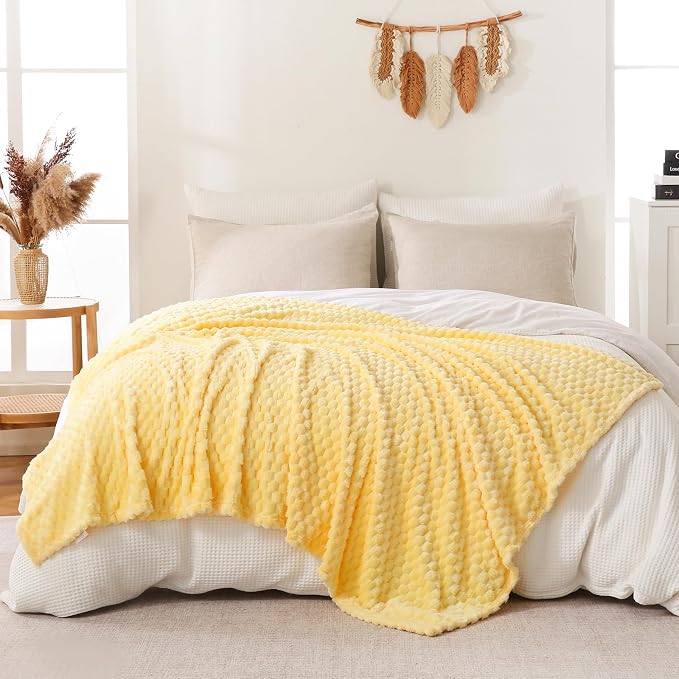 Bnuitland Light Yellow Flannel Throw Blanket (50X70 inches), 300 GSM Fleece Cozy Warm Soft Home Decor Lightweight Bed Sofa Blanket for Adults, Suitable for All Seasons.