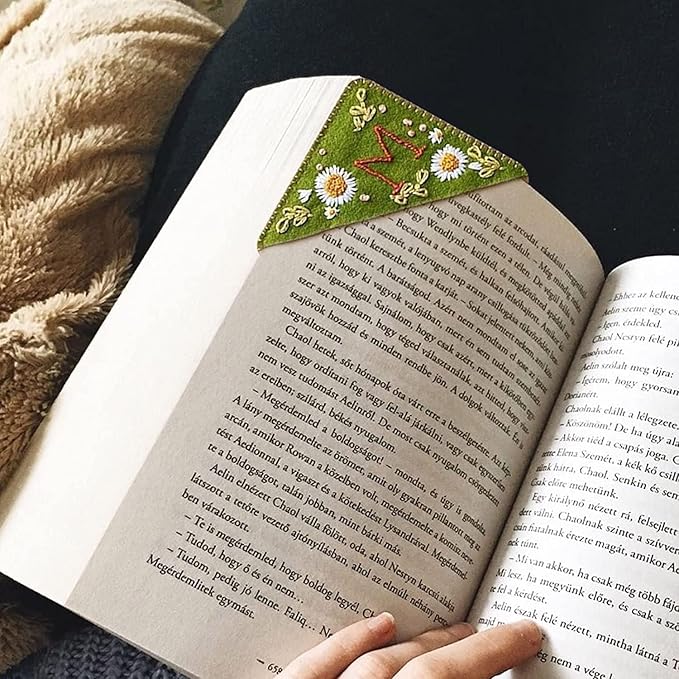 MOTEERLLU Personalized Hand Embroidered Corner Bookmark,Felt Triangle Page Stitched Handmade Bookmark,Unique Cute Flower Letter Embroidery Bookmarks Accessories for Book Lovers(Summer-h)