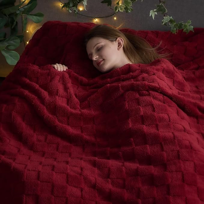 NEWCOSPLAY 3D Checkered Flannel King Blanket, Red Checkered, 90"x110" | Super Soft Cute Lightweight Decorative Premium Silky Fleece Blanket for Couch Sofa Bed, Gift for Women Men, All Season Use