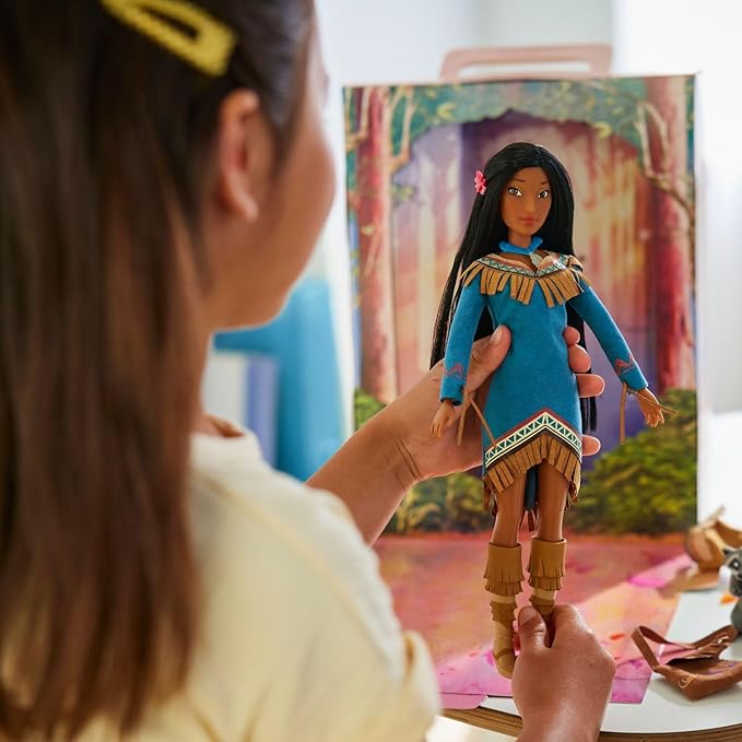 Disney Store Girl's Pocohontas Story Doll, Pocohontas, 11 inches, Fully Posable Toy in Glittering Outfit - Suitable for Ages 3+ Toy Figure, Gifts, New for 2023?