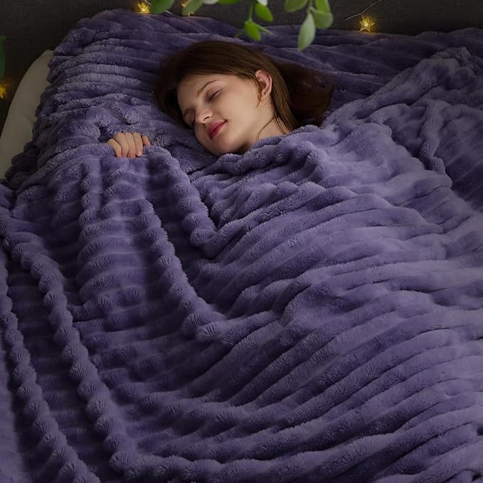 NEWCOSPLAY Super Soft Queen Blanket Lavender Premium Silky Flannel Fleece 3D Ribbed Jacquard Lightweight Bed Blanket All Season Use (Lavender Ribbed, Queen(90"x90"))