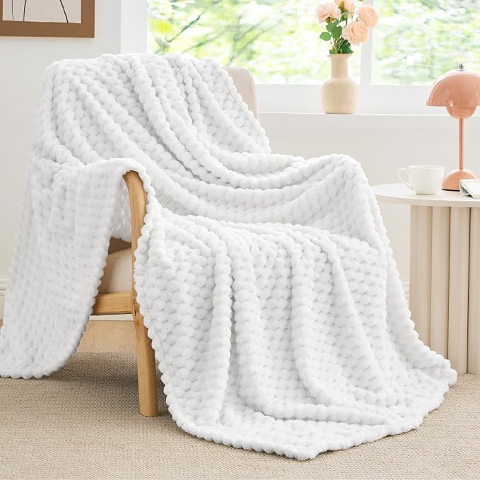 BEDELITE White Throw Blanket for Couch, Soft Cozy Gifts for Women, 50 * 60 | 3D Jacquard Decorative Fleece Blanket, Super Soft Plush Throw, Cute Birthday Gift for Women & Men, Suitable for All Seasons
